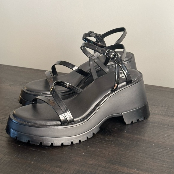 Gianni Bini GB Wildchild Black Platform Sandals Lug Sole 8 NEW - Picture 1 of 5